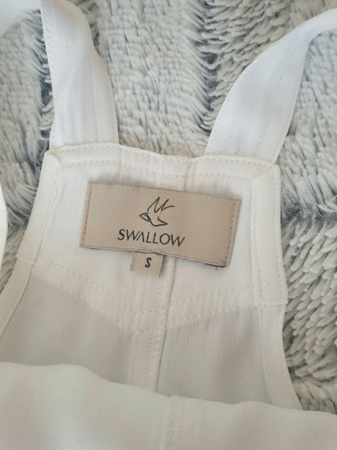 Vestido da marca Swallow, usado apenas 1 vez.