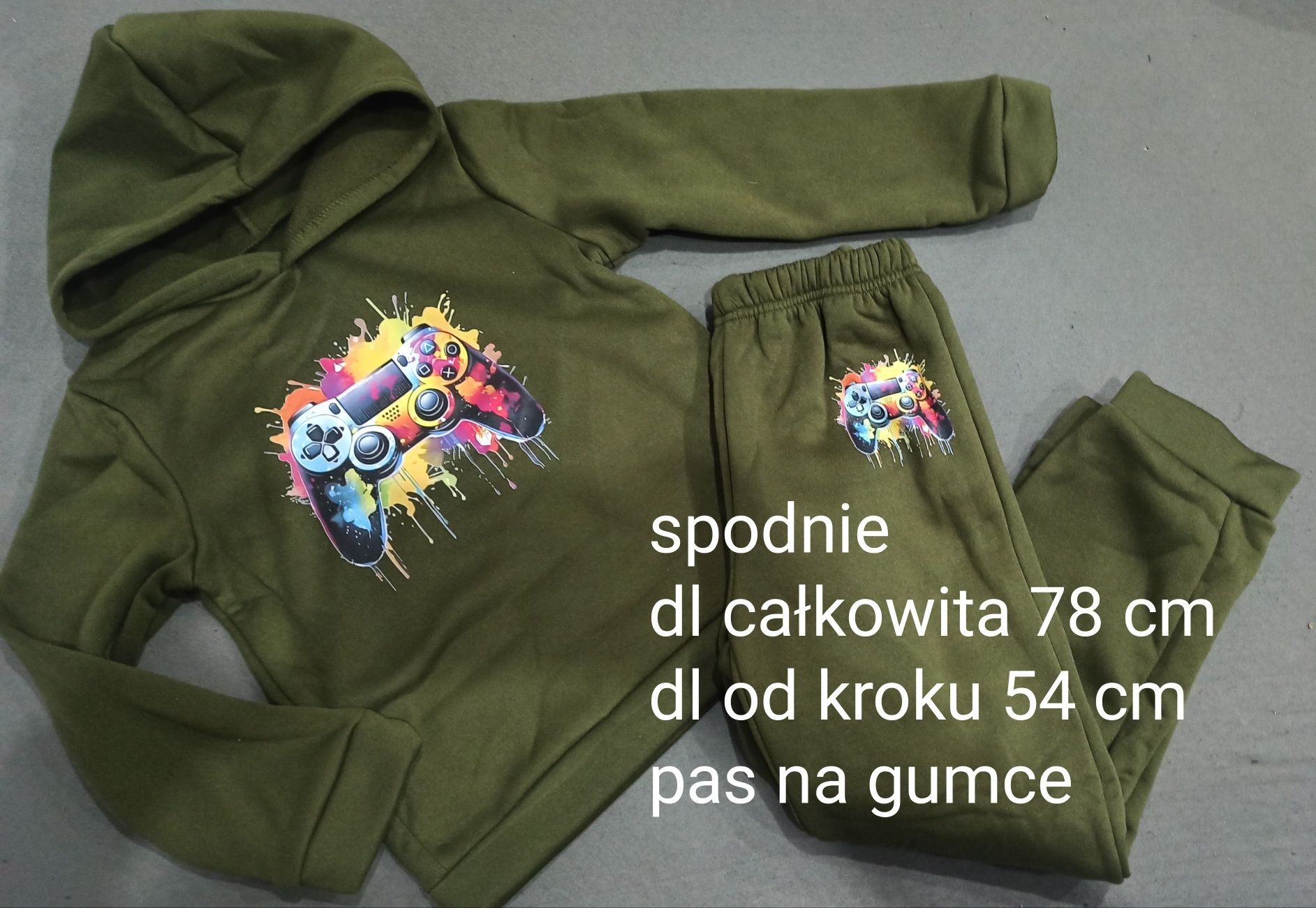 Nowy dres dla gracza khaki 134/140
