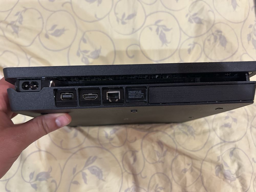 Продам PS4 Slim б/у