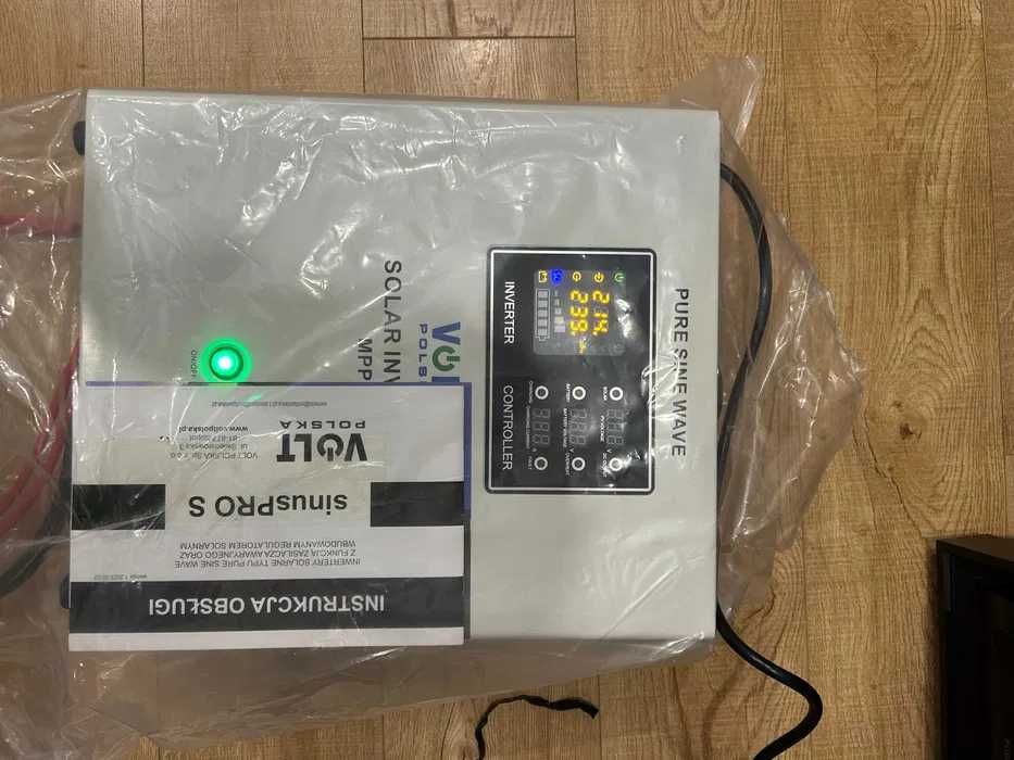 Гібридний інвертор SINUS PRO 1500 S 12/230V 1500W Volt Polska