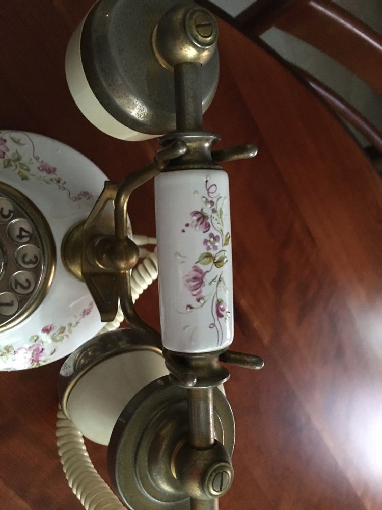 Telefone vintage pintado à mão estilo victoriano