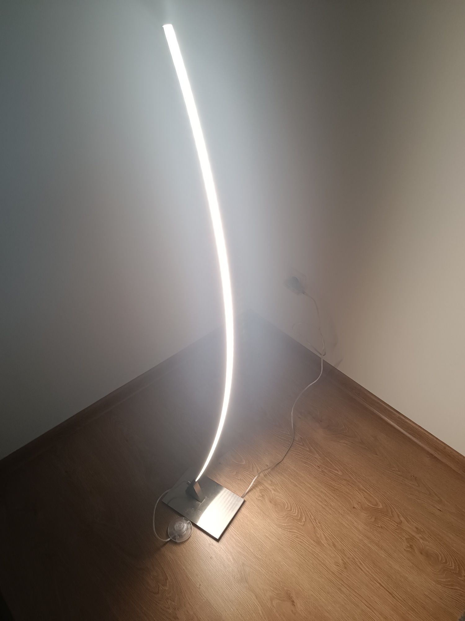 Ledowa  lampa podłogowa