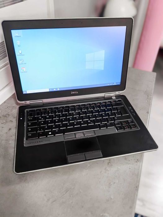 Laptop Dell i3 8gb ram SSD win 10 bateria Stan BDB mogę podwieźć
