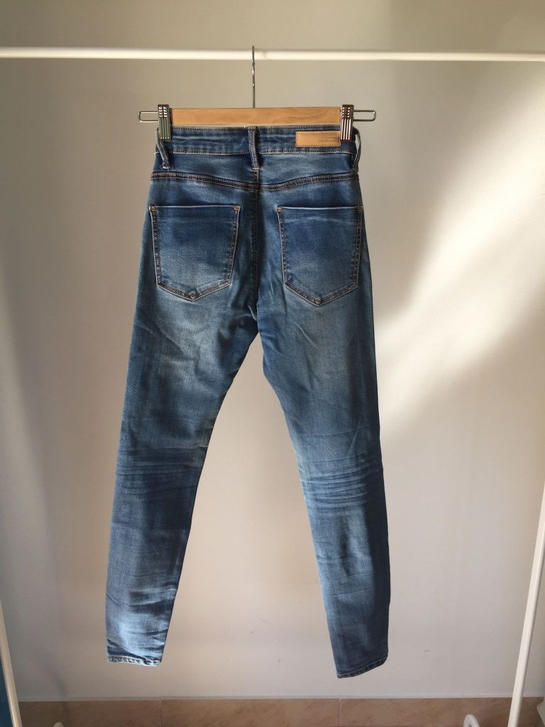 Calças de ganga, marca Stradivarius