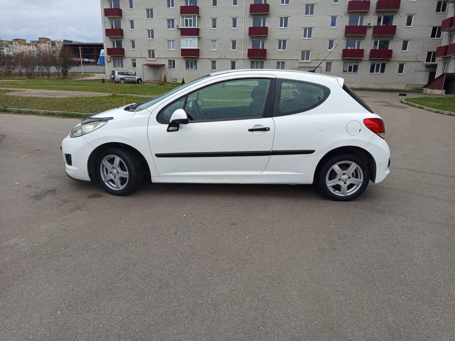Автомобіль Пежо 207