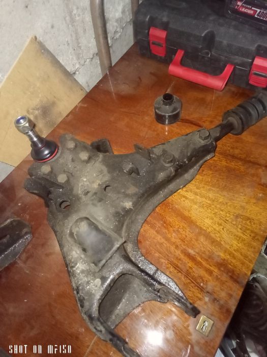 Важіль підвіски. Шарова. Ніссан Терано. Nissan Terrano II.