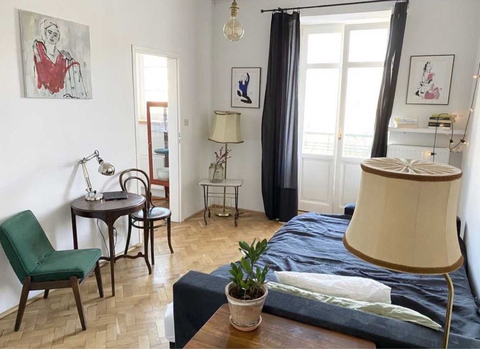 Kawalerka na Starym Mokotowie w kamienicy z balkonem