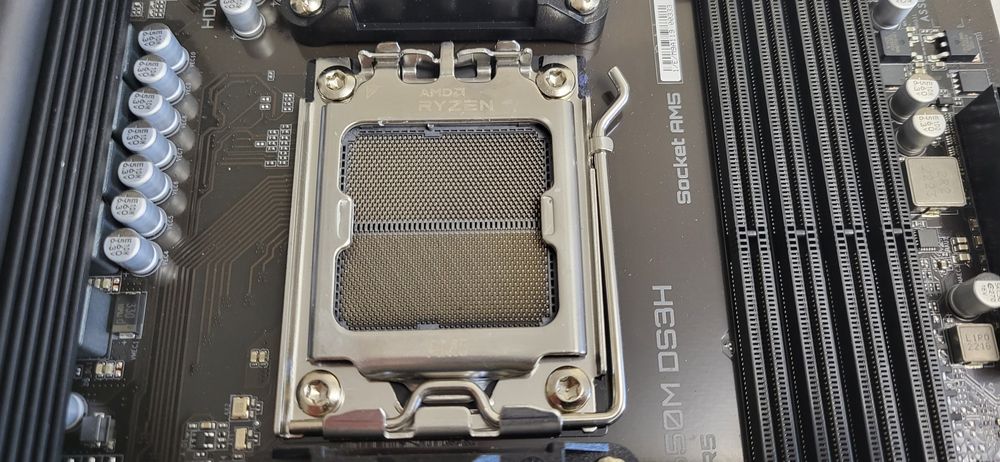 Материнська плата Gigabyte B650M DS3H (sAM5, AMD B650, PCI-Ex16)