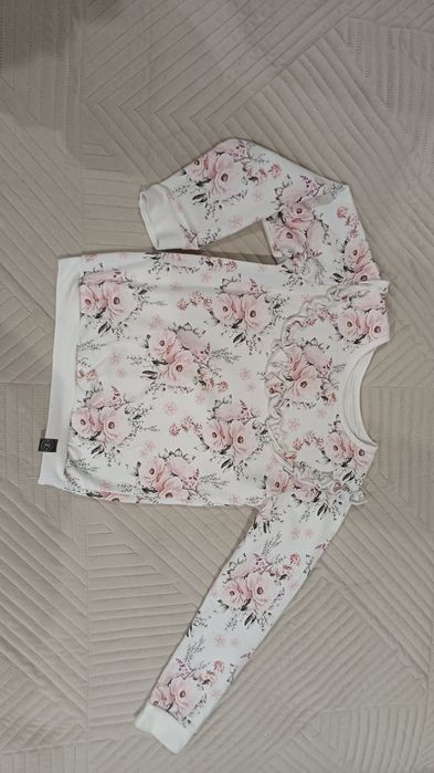 Bluza w kwiaty z falbanką rozmiar 128 Fabryka Bodziaków