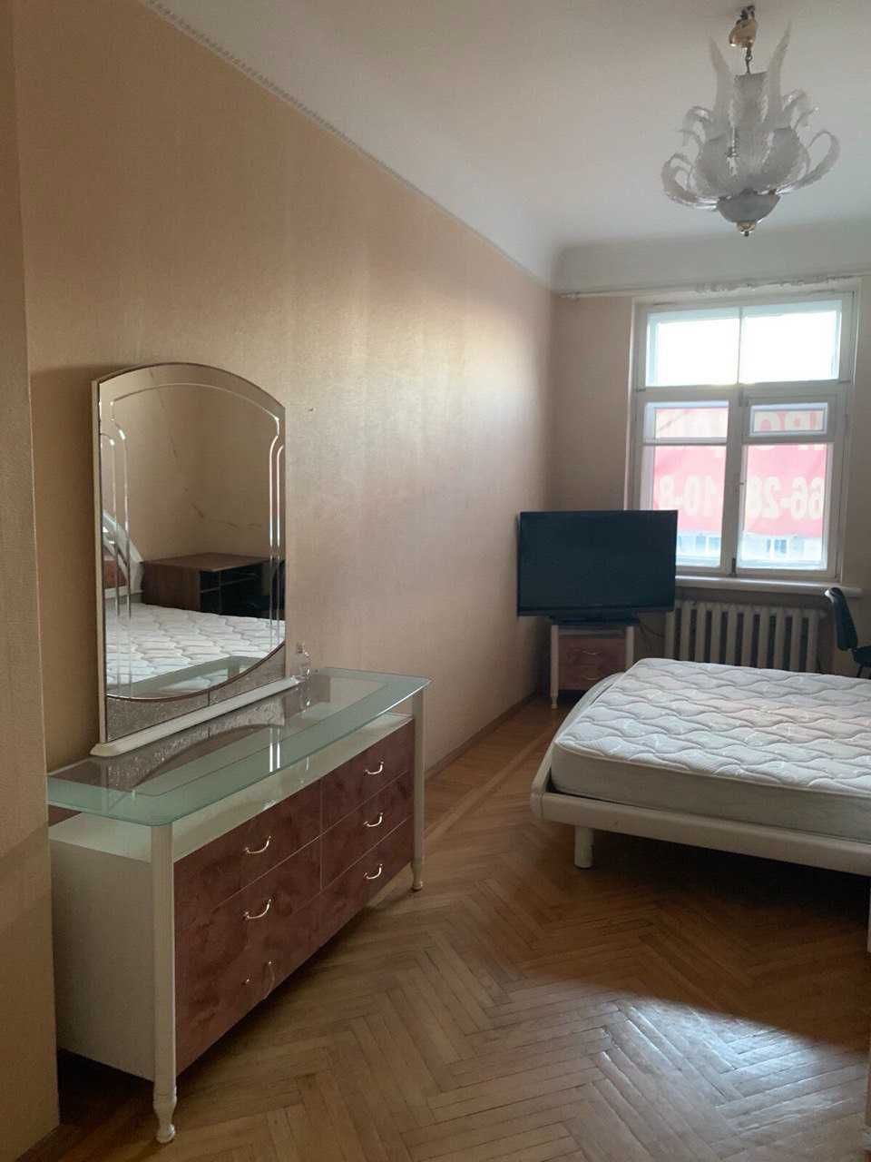 Продам просторную 3-х квартиру в Центре, Европейская площадь