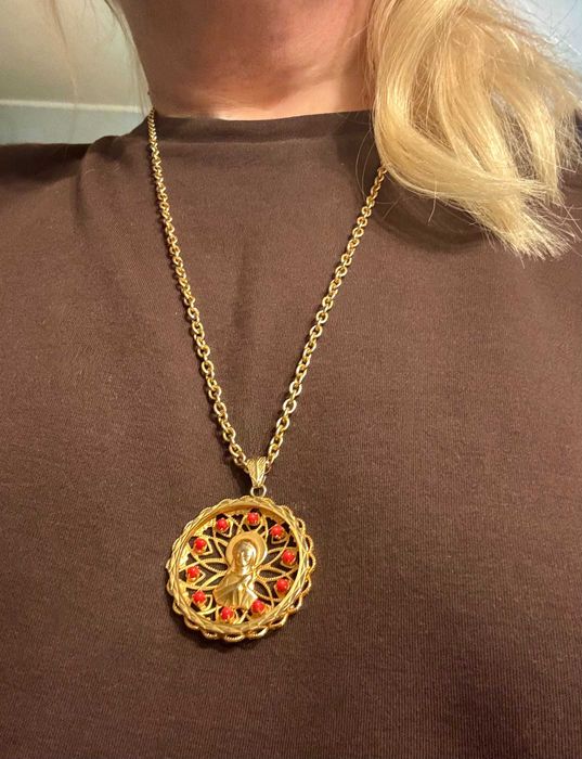 Wisiorek duży-medalion z Maryjką, średnica 4 cm, dwustronny, pozłacany