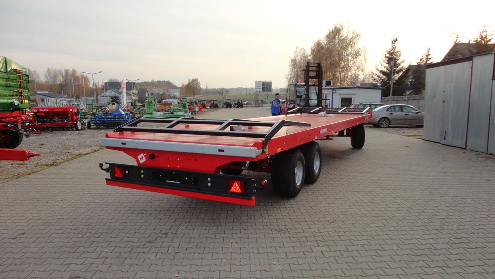 Przyczepa Laweta Platforma do bel balotów trzyosiowa Metal-fach T009