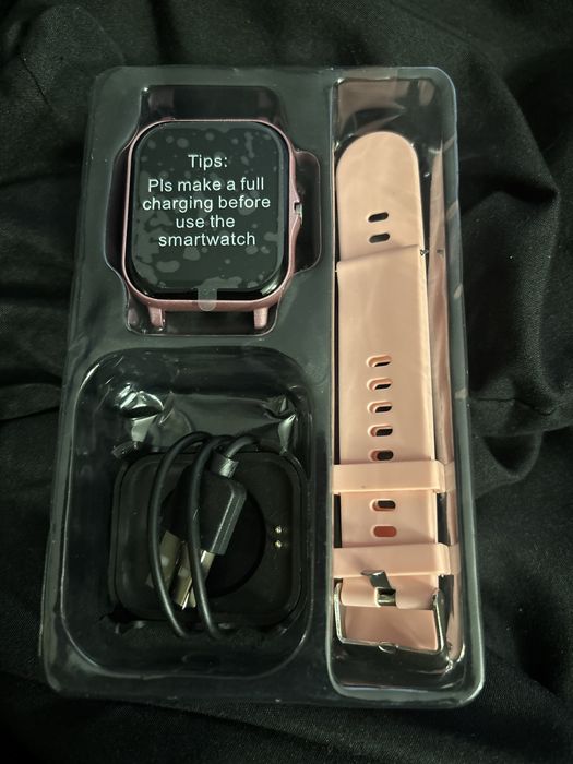 Smart watch в срібному, рожевому та чорних колорях.