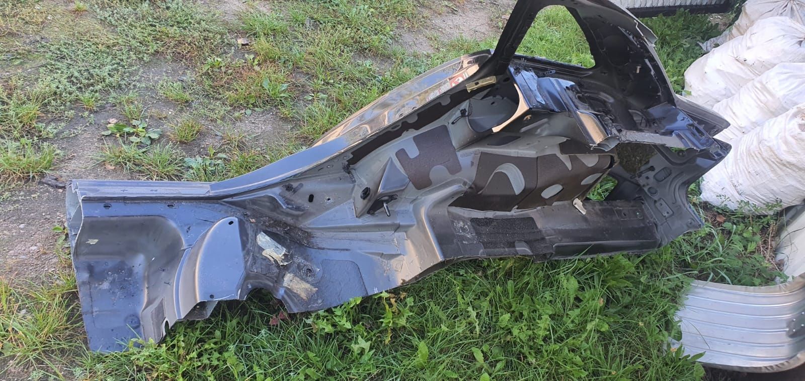 Błotnik Prawy Tył Ćwiartka LZ9W z Audi S6 4.2 Q Sedan 02 Gołdap