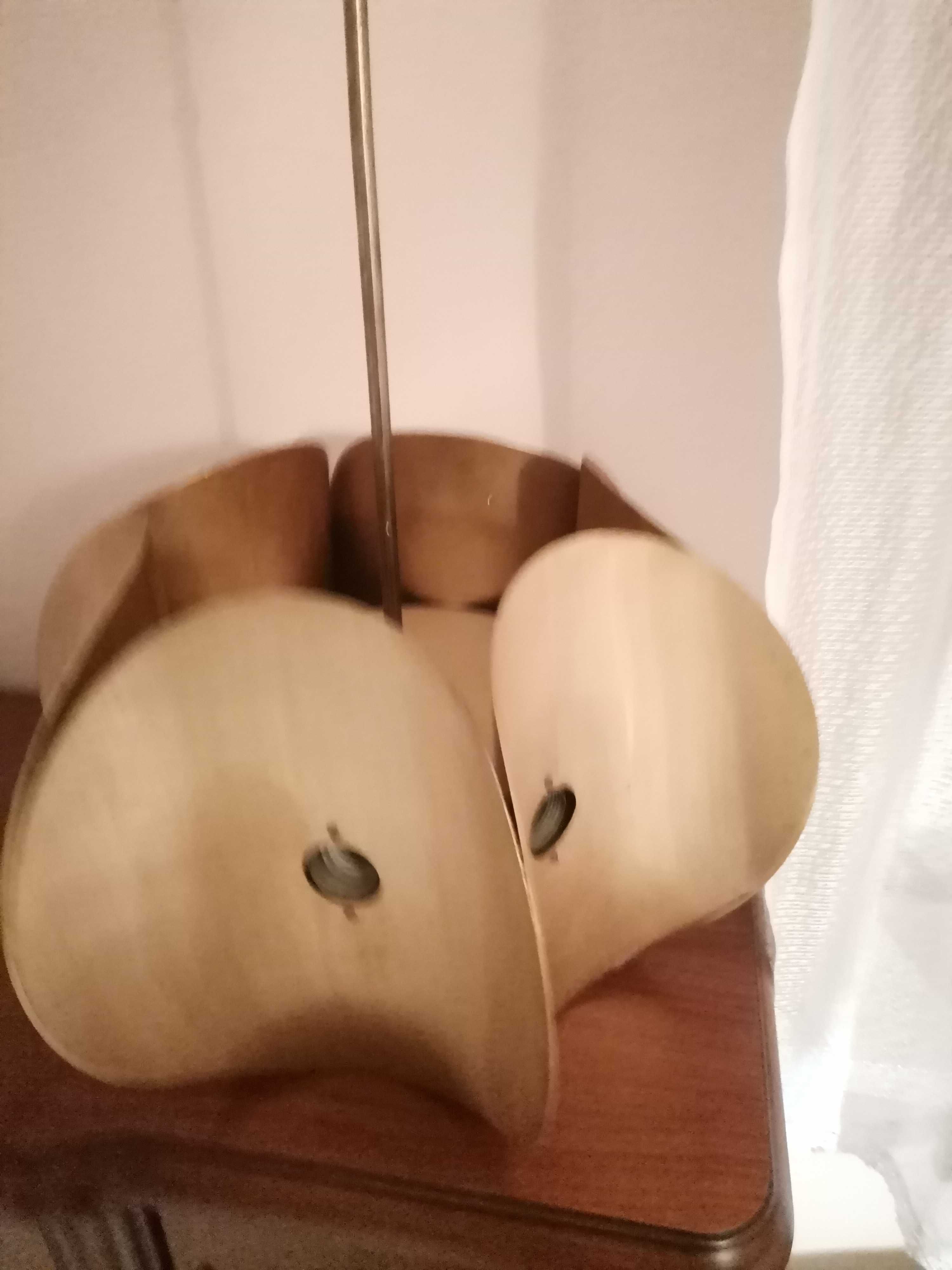 Sprzedam stary, zabytkowy żyrandol.