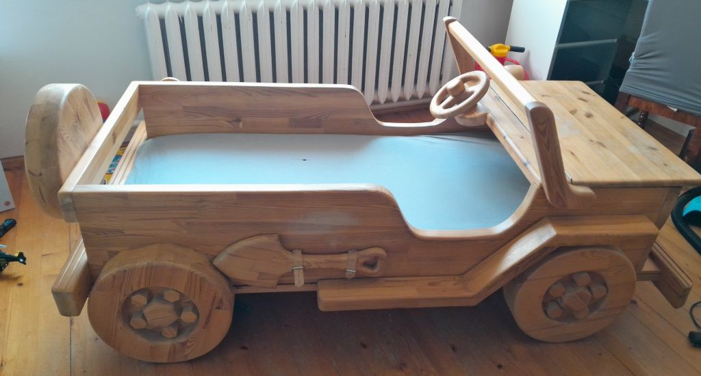 Łóżko drewniane  jeep