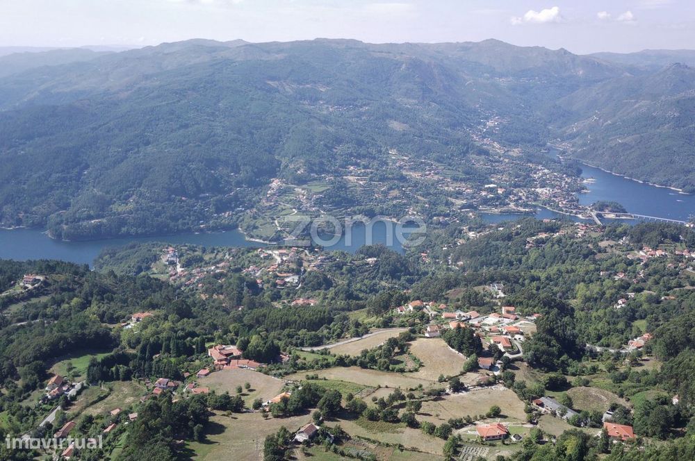 Terreno rustico com vistas rio em Vieira do Minho