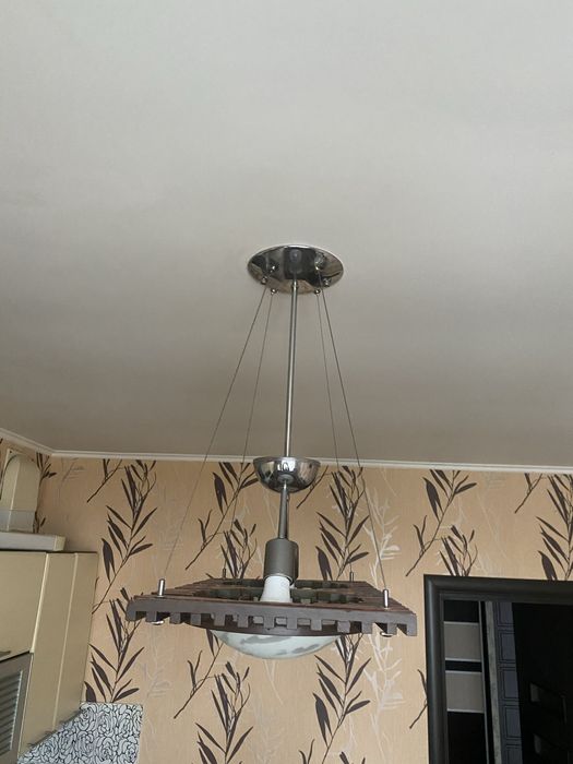 Люстра (из дерева)