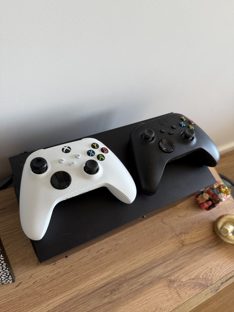 Xbox Series X 1TB + 2 comandos + Wireless Headset