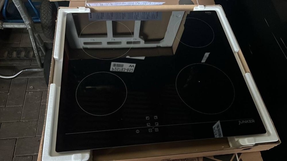 Варочна поверхня JUNKER