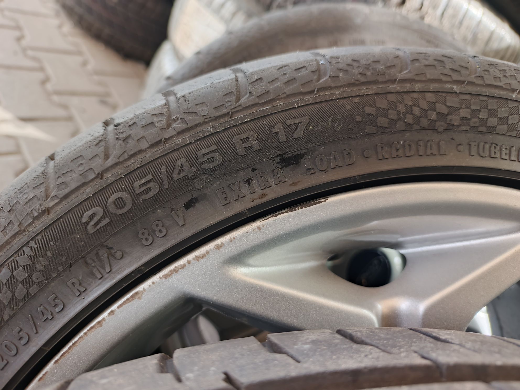 Felgi aluminiowe letnie oryginał Ford 4x108 Continental 205/45/17