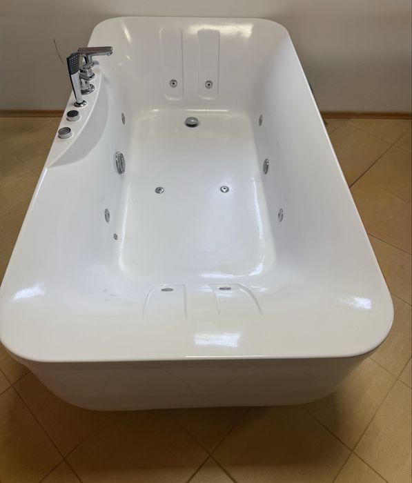 Duza wanna wolnostojaca 186x98 h60 hydromasaż oświetlenie