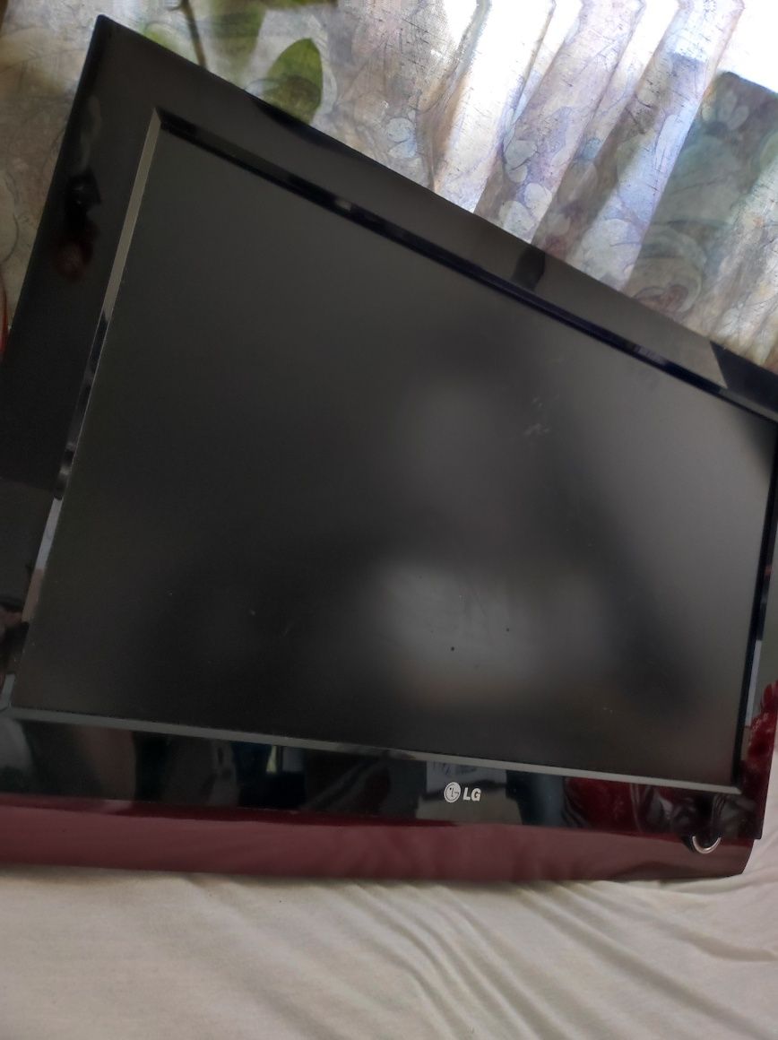 Telewizor Monitor LG 32LG4000 na części