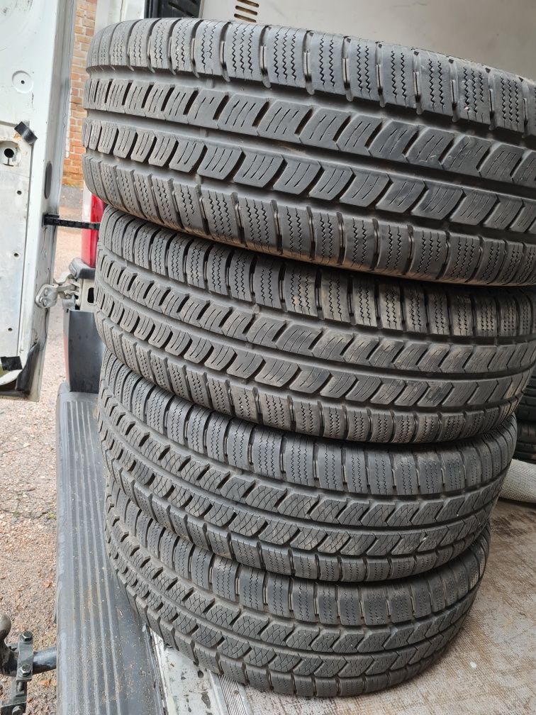 Шини 225/75 r16C (всесезонні)) Continental Vanco Winter 2