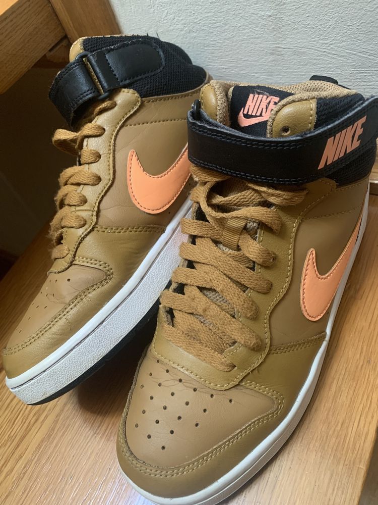 Buty jesienno - zimowe Nike. Rozmiar 38.5.