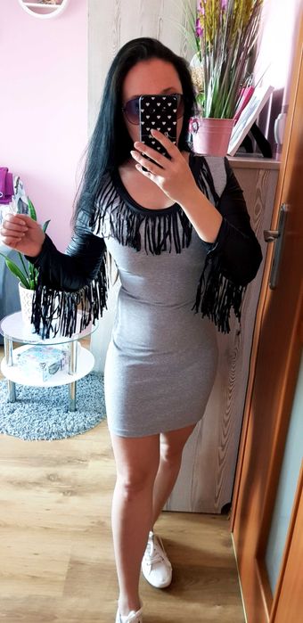 Piękna Sukienka SZARA FRĘDZLE i rękaw z eko skory S/M