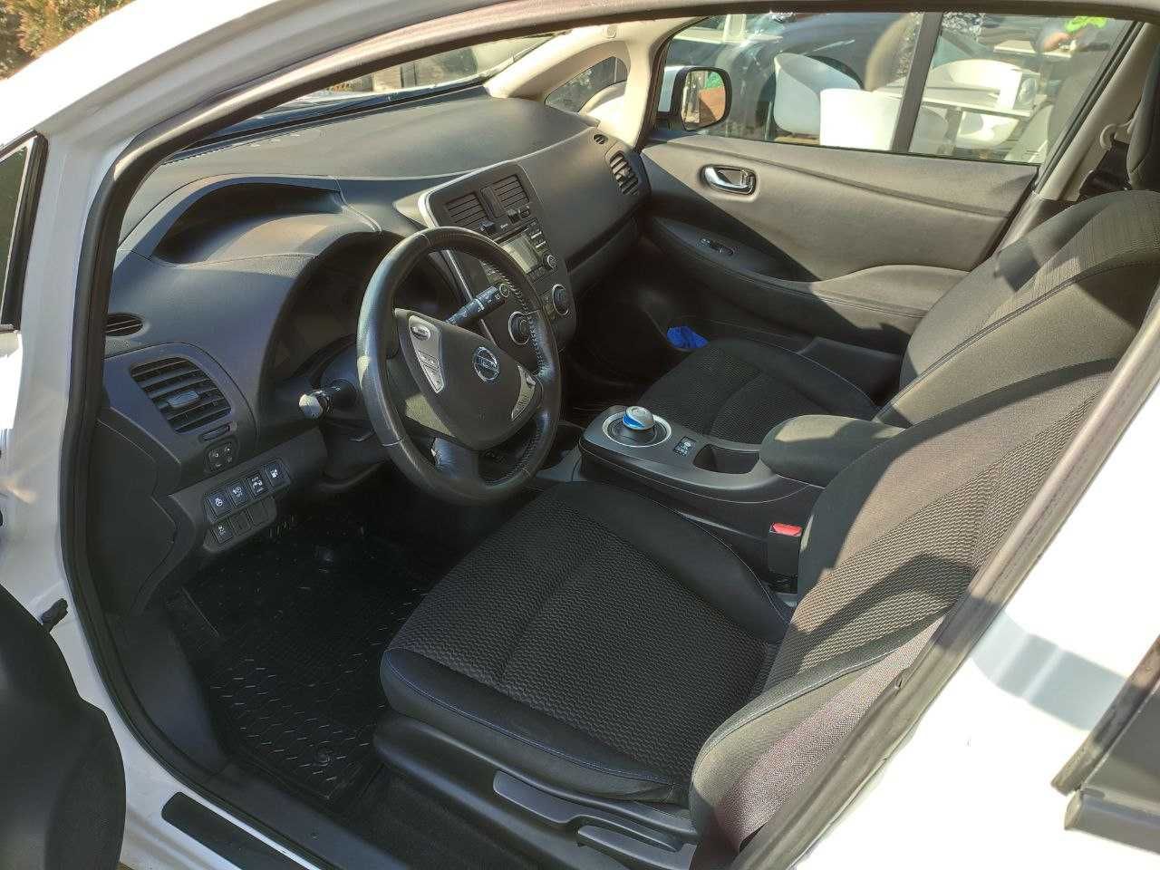 Nissan Leaf 2014 року