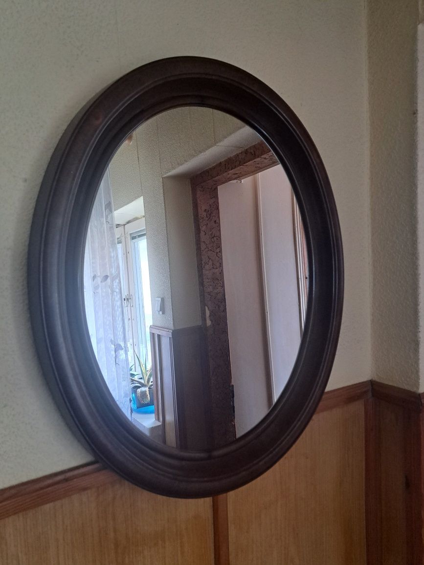 Lustro Owalne..raczej stare ładnie się prezetuje