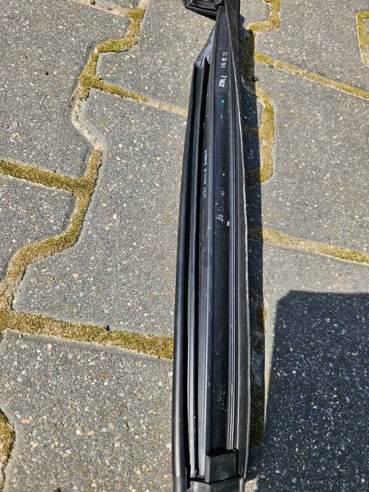 BMW E36 cabrio Uszczelka drzwi lewa - czarna stan BDB.