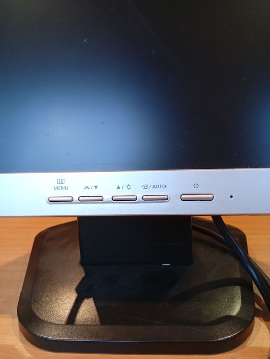 Monitor 17 polegadas quadrado VGA