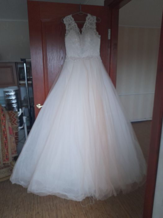 Весільна сукня кремова