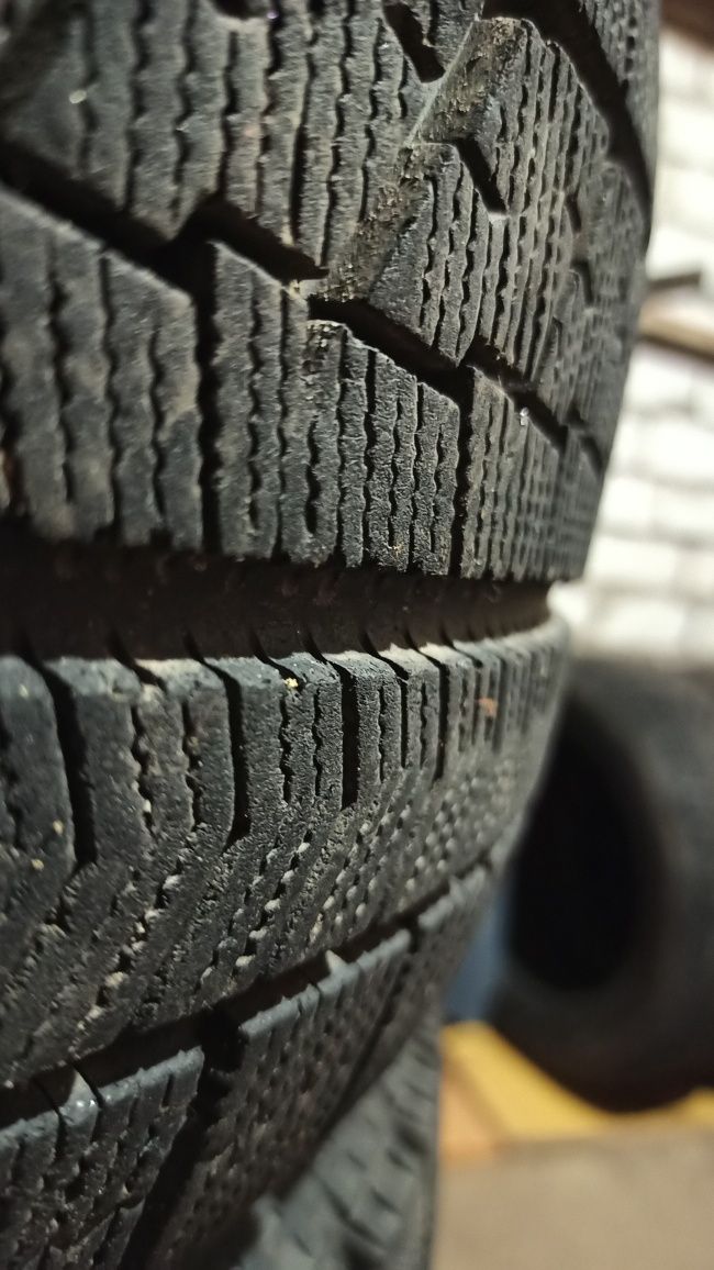 Продам резину 205/65 R15