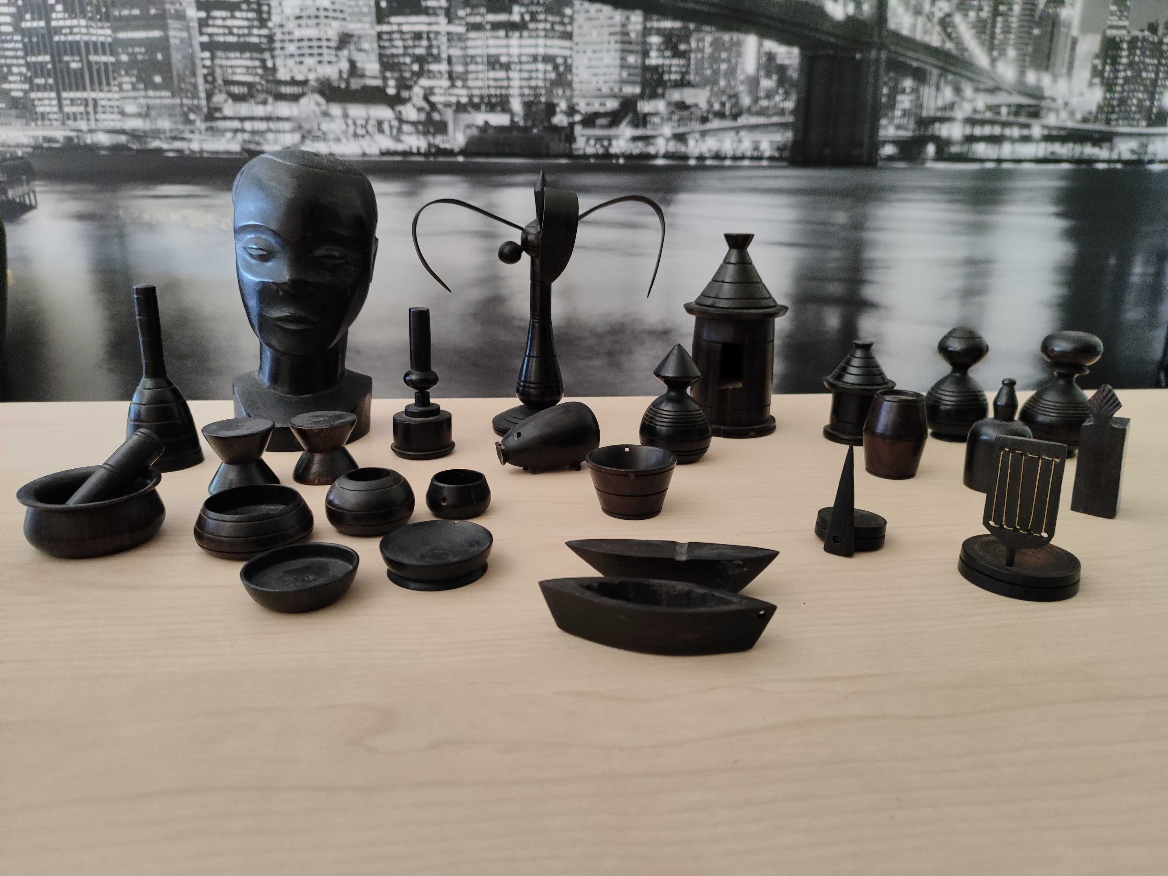 Peças decorativas em pau preto - aldeia indígena