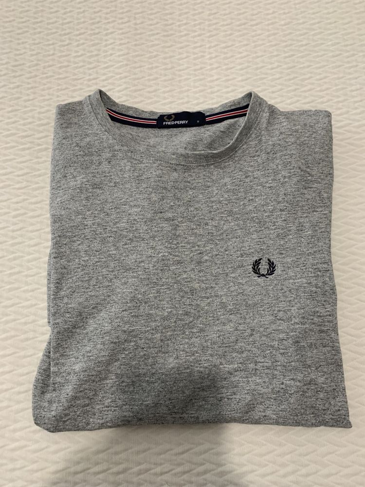 T-Shirt Fred Perry Cinzenta