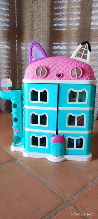 Gabby's dollhouse