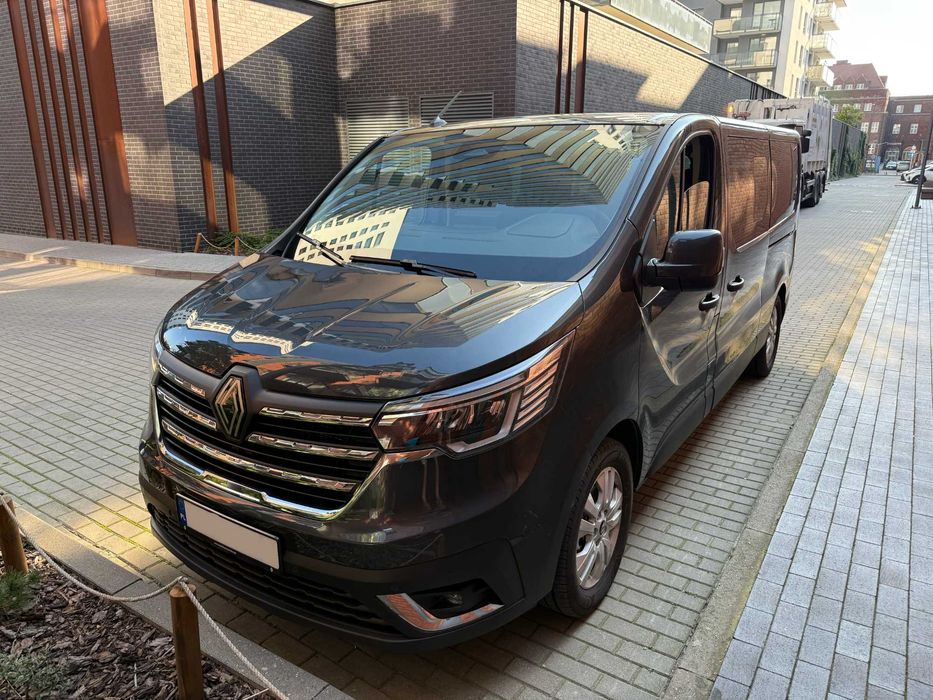 WYANAJEM BUSÓW NOWY Renault Trafic 2025 Automat 170 KM Osobowy Carplay