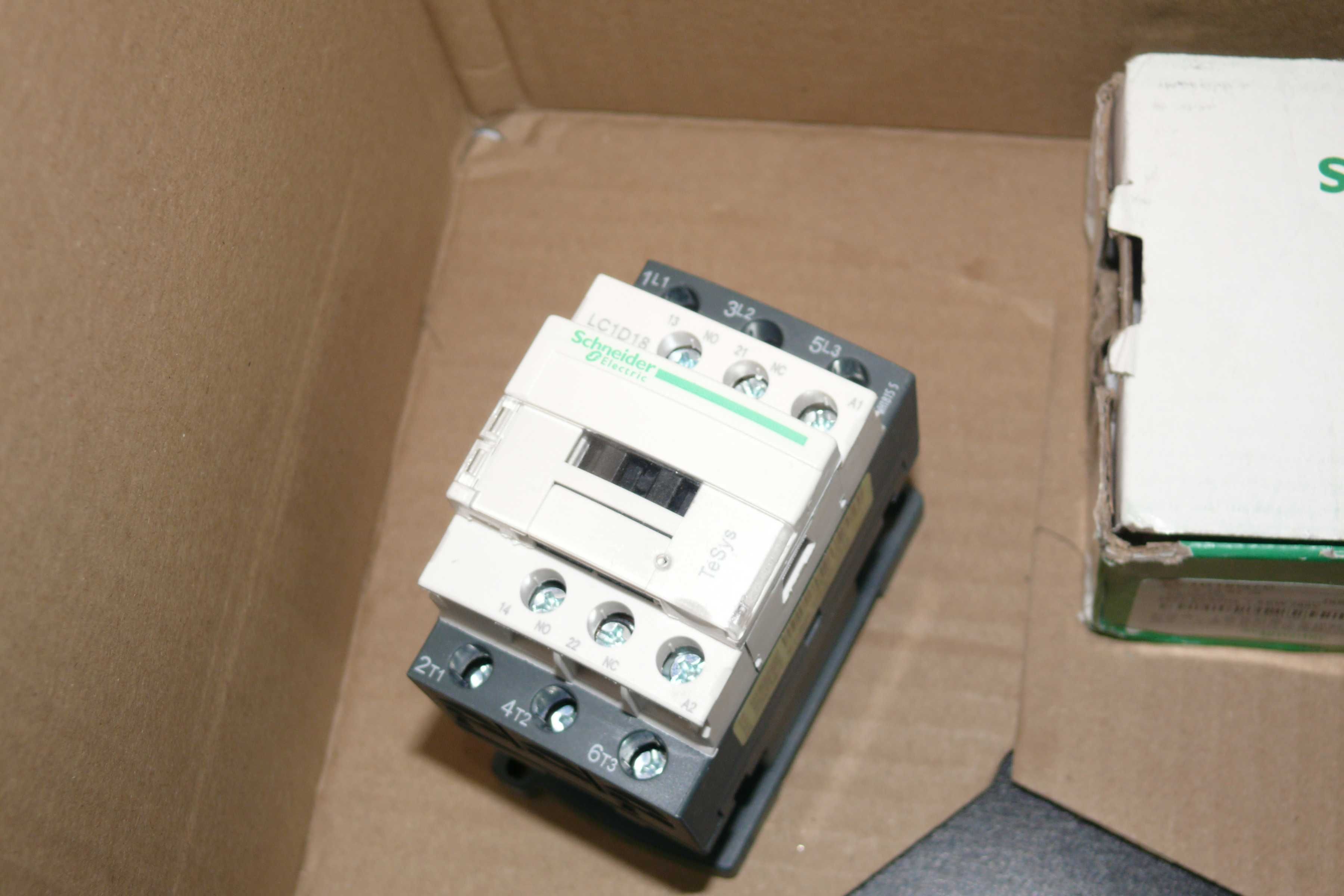 Disjuntor - SCHNEIDER Contactor  LC1D18M7C