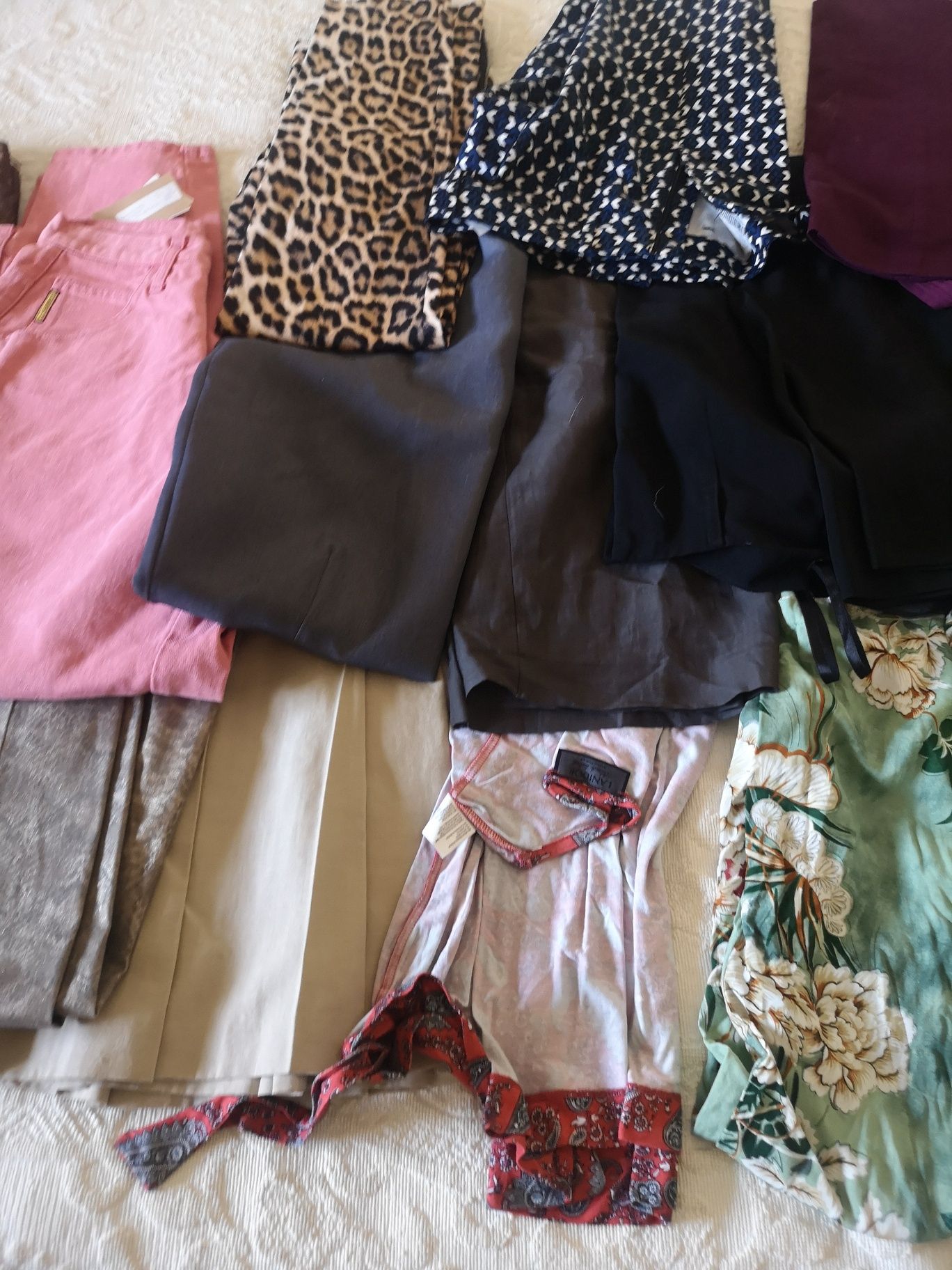 Lote de Roupa varia com peças novas e outras usadas 1 vez