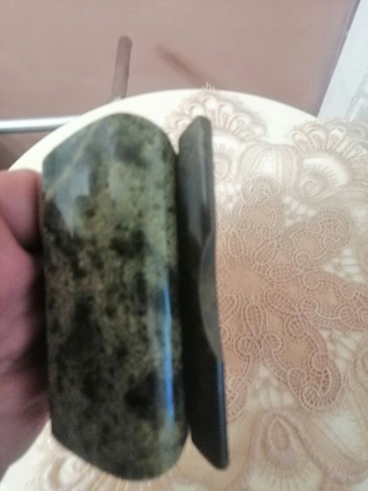 Небольшая шкатулка из натурального камня