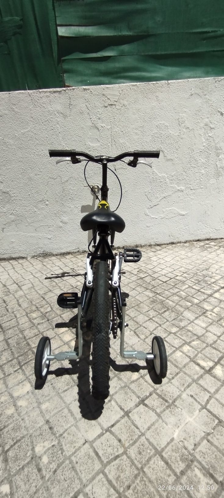 Vende-se bicicleta de criança (roda 16)