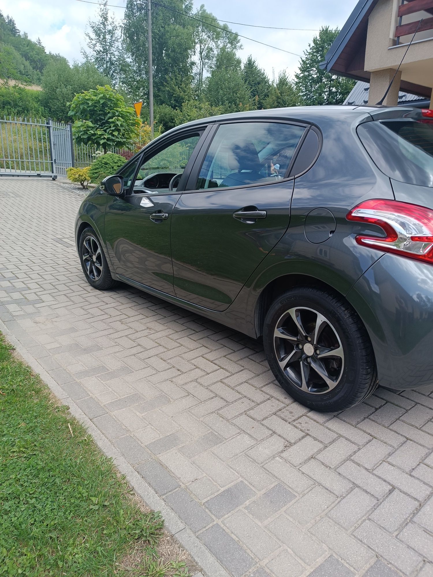 Peugeot 208 1.6 HDI 2012r. KLIMATYZACJA TABLET Światła LED alufelgi
