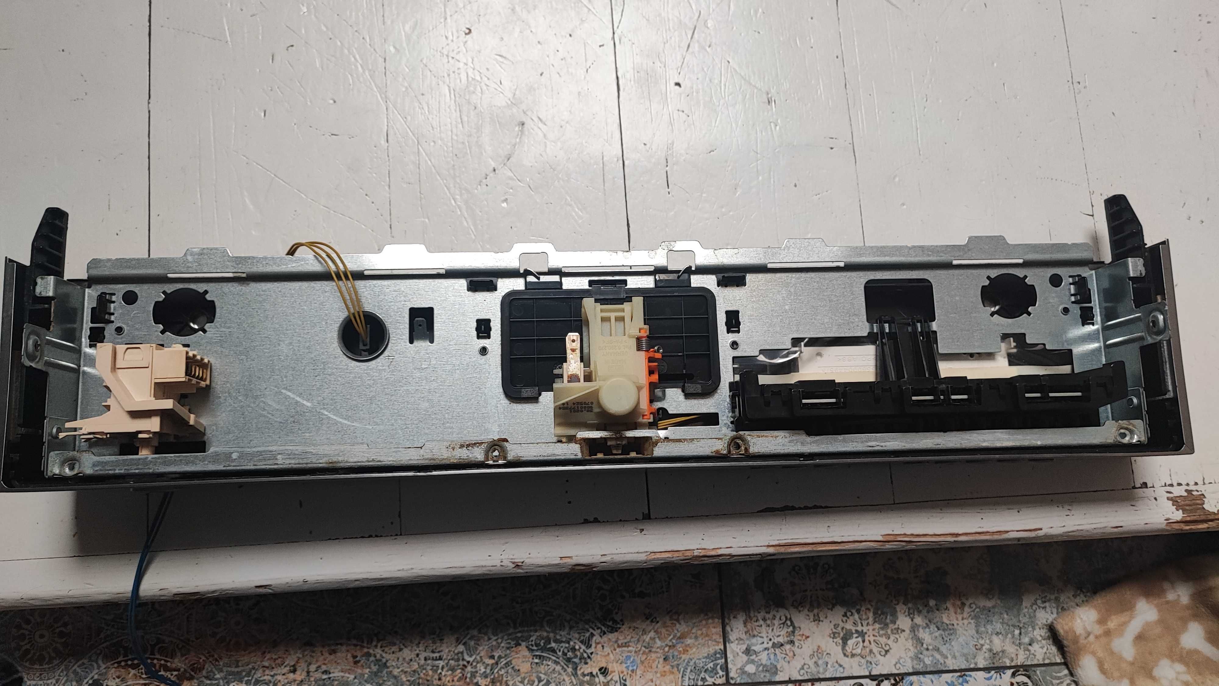 Panel przedni przedni z uchwytem do zmywarki Bosch SGI59T15EU/10