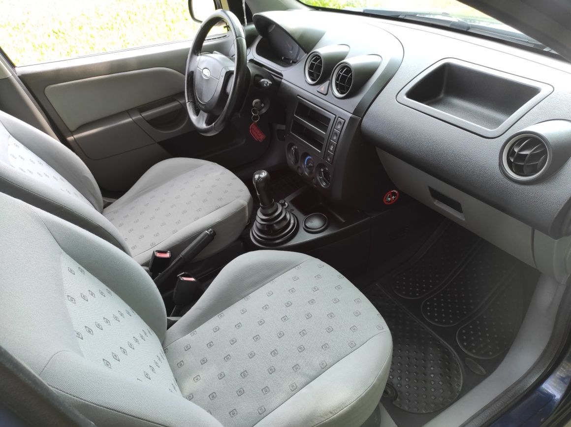 Ford Fiesta 1.3 Benz 2002r. 5 drzwi Stan dobry Przegląd na rok