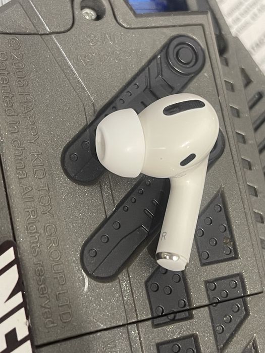 Продаю AirPods pro правий оригінал АирПодс про правий без кейсу