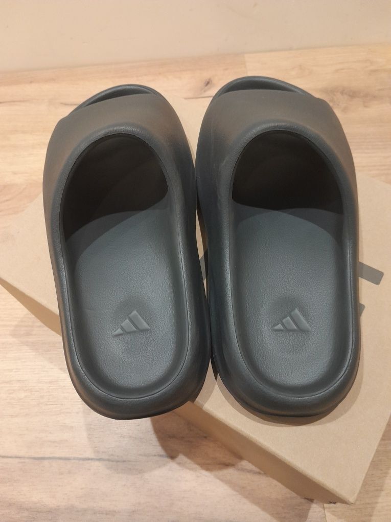 Yeezy slide onyx