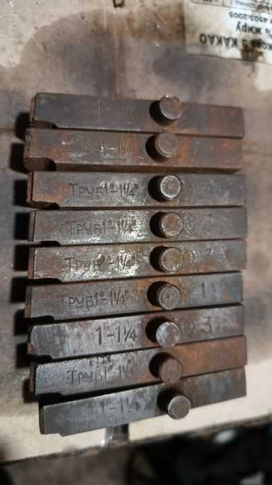 Плашка клупп для нарізання різьби